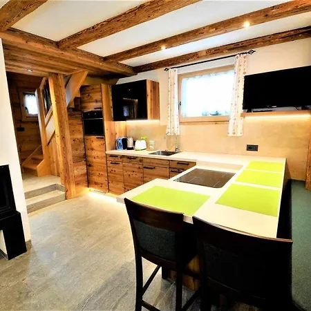 Chalet Mountain Scoiattolo By *