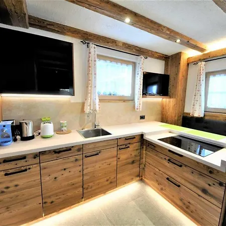 Mountain Scoiattolo By *